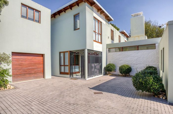Morningside House To Rent: 4 beds, pool, solar power, pet-friendly, private staff accommodation.