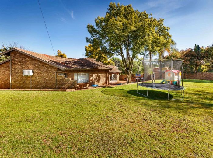 For Sale: Spacious 4-Bedroom House in Moreleta Park with Pool and Garden.