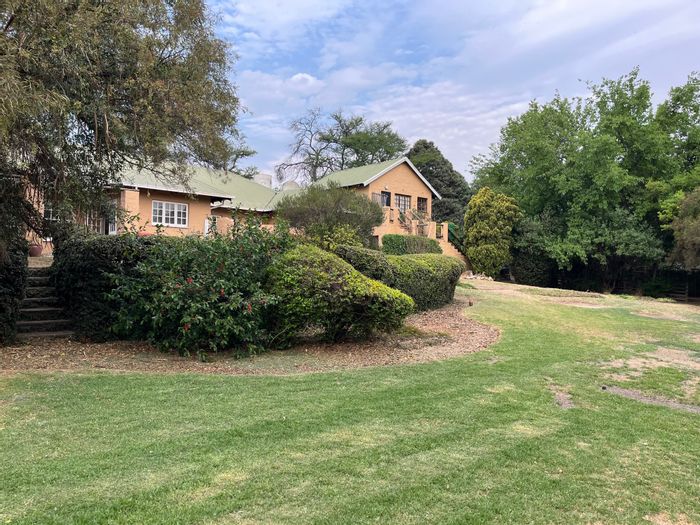 Chartwell House For Sale: Main home plus 3 income cottages on spacious land.