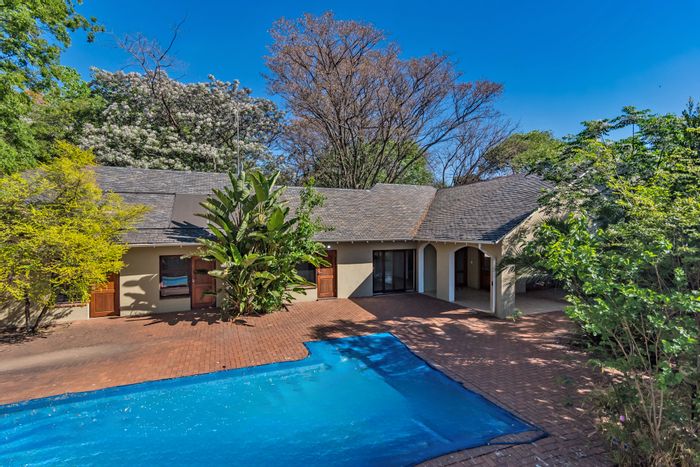 Versatile Hurlingham house for sale: ideal for family, rentals, or offices.