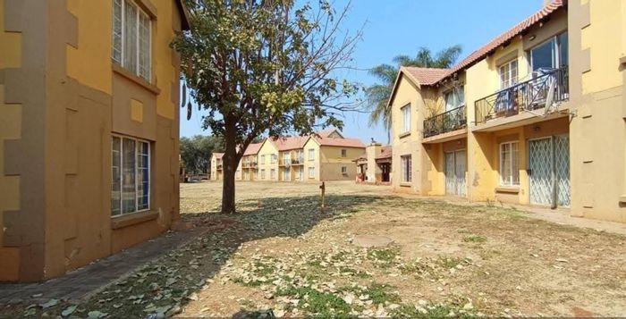 2-bedroom apartment for sale in Winternest with open plan kitchen and parking.