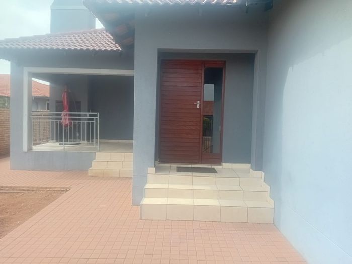 3-Bedroom House To Rent in Monavoni with 24/7 Security and Clubhouse Access.