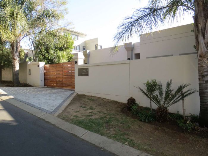 Modern House to Rent in Greenstone Hill with Pool, Garden, and Open Layout