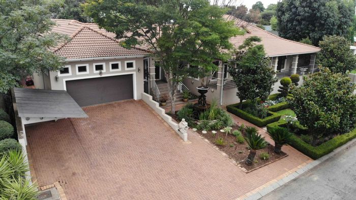 House for Sale in Modderfontein: Pool, flatlet, open-plan living, entertainment area.