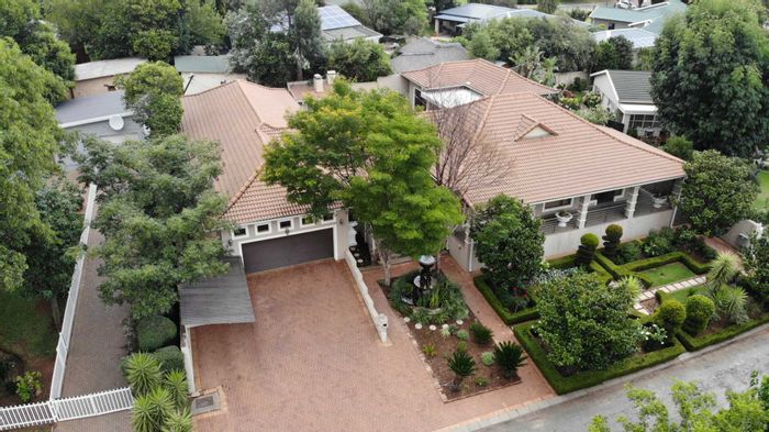 House for Sale in Modderfontein: Pool, flatlet, open-plan living, entertainment area.