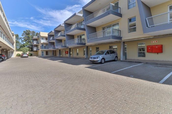 Lambton Apartment For Sale: 24-hour security, walking distance to amenities, pre-paid electricity.