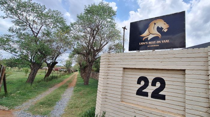 Lochvaal Lodge For Sale: 10 bedrooms, rental income, river access, and camping facilities.