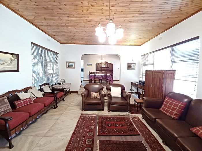 Vanderbijlpark SE 2 House For Sale: Solar power, 4 bedrooms, dual entrances, spacious.