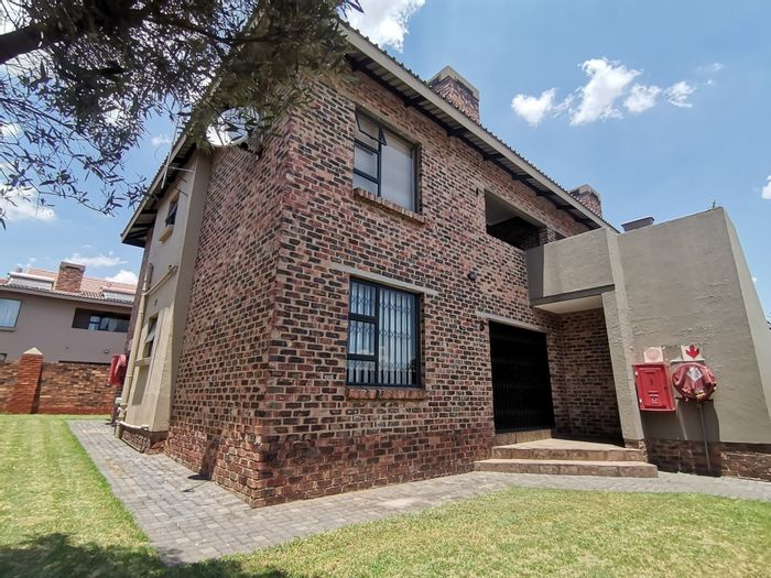 For Sale: 2-Bedroom Apartment with Balcony, Carports, and Communal Garden in Albertsdal.