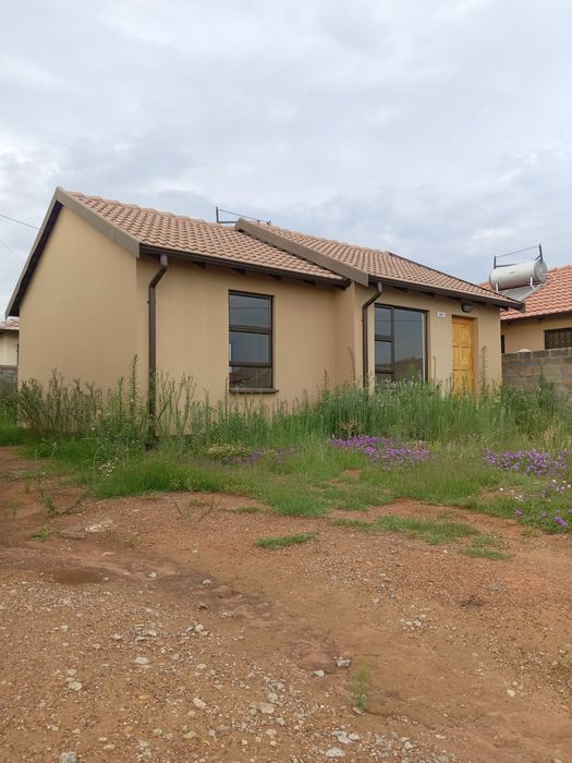 House for Sale in Savanna City: 2 Bedrooms, Open Plan Kitchen, Covered Parking.