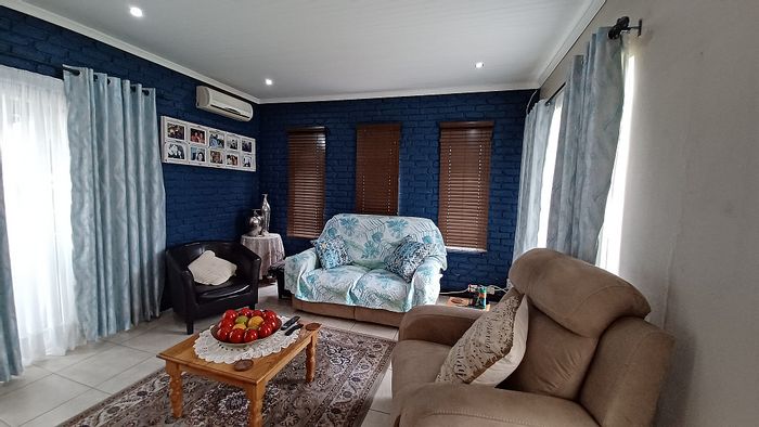 Vanderbijlpark SE 2 House For Sale: 3 beds, pool, Lapa, ample parking, security.