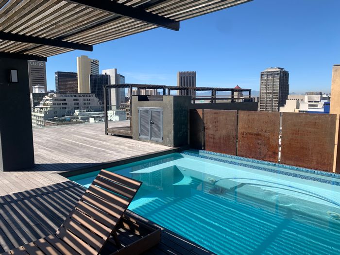 Retail space to rent in Cape Town City Centre with rooftop views and amenities.