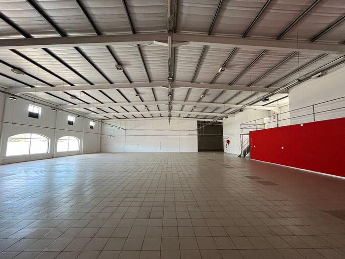 Retail space to rent in Sanddrift with ample parking and excellent accessibility.