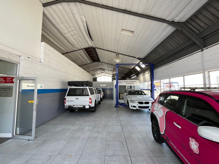 Retail space to rent in Retreat with ample parking and flexible layout.