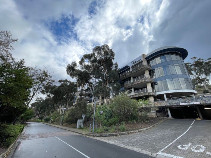 Uitzicht Business Space To Rent: Prime location, shuttle service, 24/7 security.