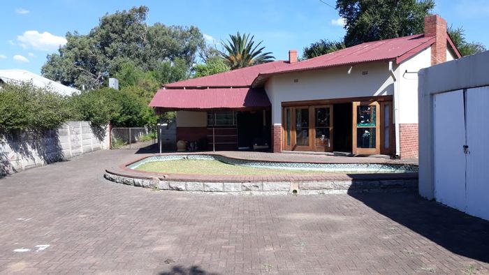 Newcastle Central Office For Sale: High visibility, ample parking, versatile space.