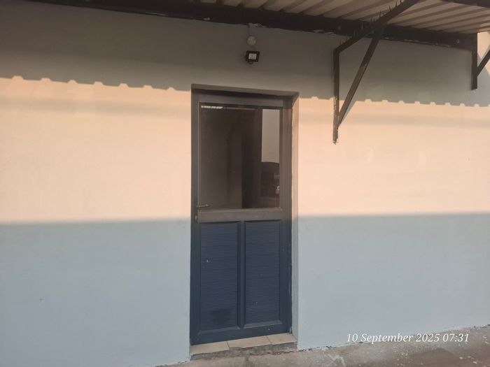 Office To Rent in Newcastle Central: 98m² with reception, kitchenette, and flexible workspace.