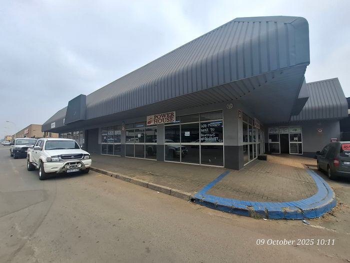 250m² Office To Rent in Newcastle Central with flexible layout and high visibility.