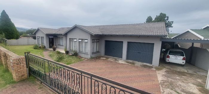 For Sale: Lennoxton House with 4 bedrooms, entertainment room, and double garage.