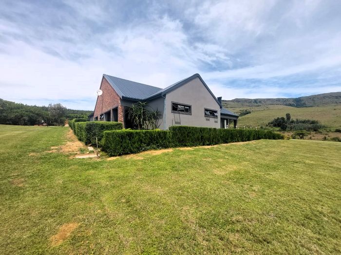 For Sale: House in Vulintaba Country Estate with open-plan living, 3 en-suite bedrooms.