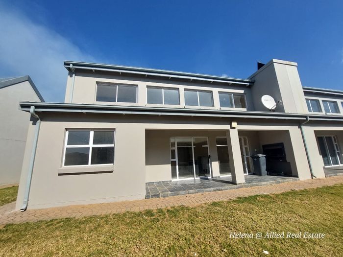 For Sale: House in Vulintaba Country Estate with golf access, 3 beds, double garage.