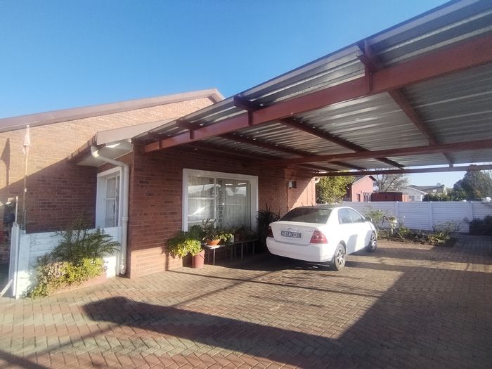 Spacious 3-bedroom house in Surayaville, featuring carport, study, and flatlet. For Sale!