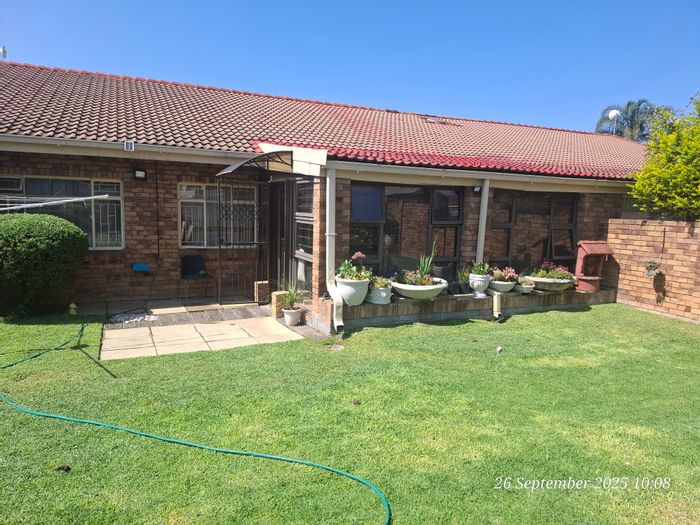 For Sale: 3-Bedroom Townhouse in Huttenheights with garden, garage, and pet-friendly plans.