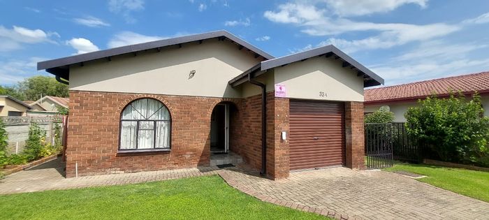 Versatile Lennoxton house for sale: 3 beds, granny cottage, koi pond, ample parking.