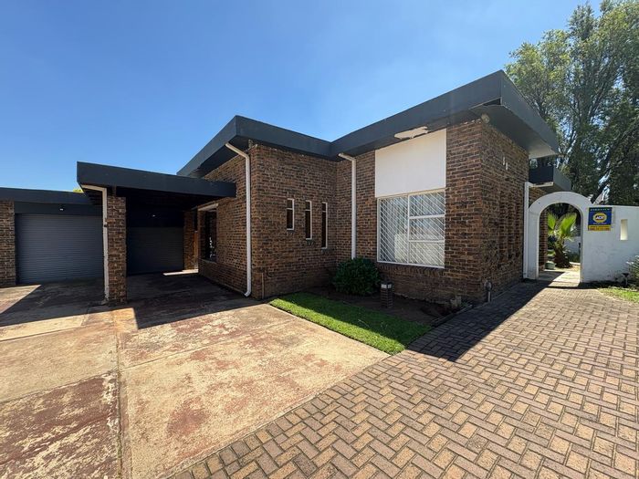 For Sale: 4-Bedroom House in Amiel Park with Double Garages and Spacious Garden.