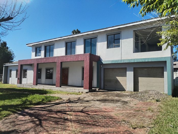 Newcastle Central House For Sale: 5 bedrooms, entertainment area, double garage, large yard.