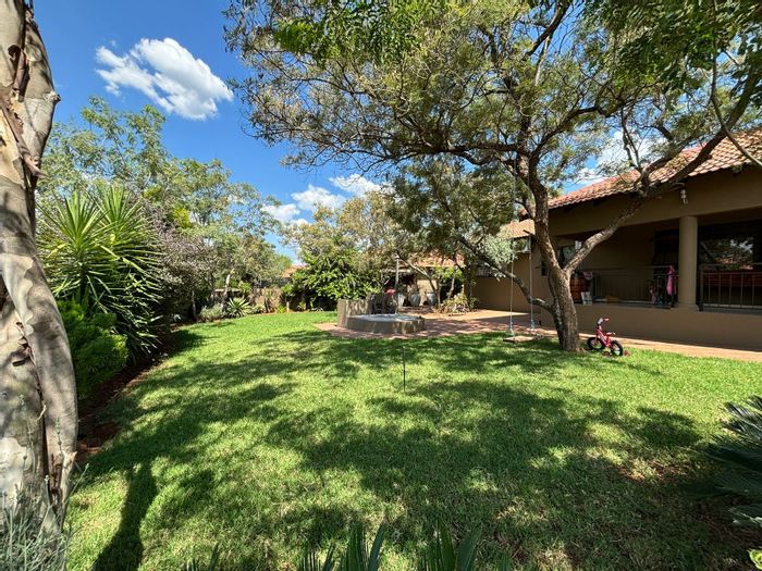 For Sale: House in Bela Bela Central with 3 bedrooms, air conditioning, and solar features.