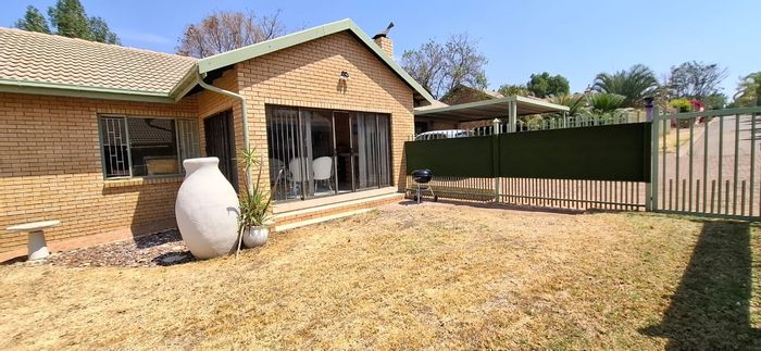 For Sale: Spacious 5-bedroom townhouse with security, garden, and parking in Bela Bela Central.