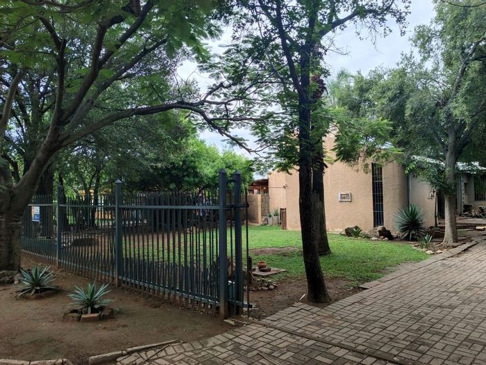 For Sale: House in Bela Bela Central with pool, borehole, and 2-bedroom flat.