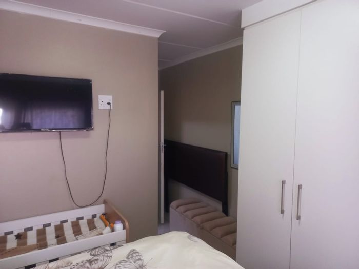 Rynfield Townhouse For Sale: 2 beds, garden, secure complex, pet-friendly.