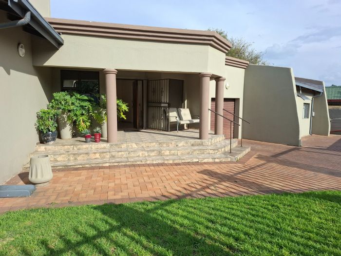 For Sale: 4-Bedroom House in Rynsoord with Flatlet and Spacious Living Areas.