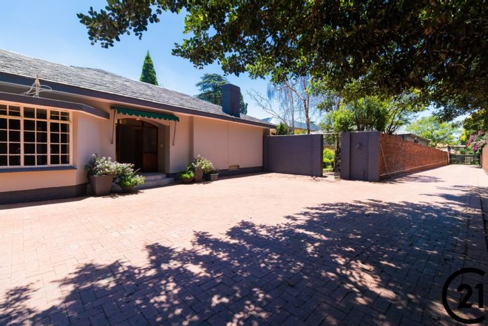 For Sale: Lakefield House with 4 Bedrooms, Garden, Study, and Double Garage.
