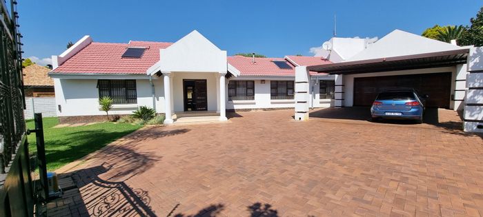For Sale: Spacious 4-Bed House in Sunward Park with Pool and Entertainment Area.