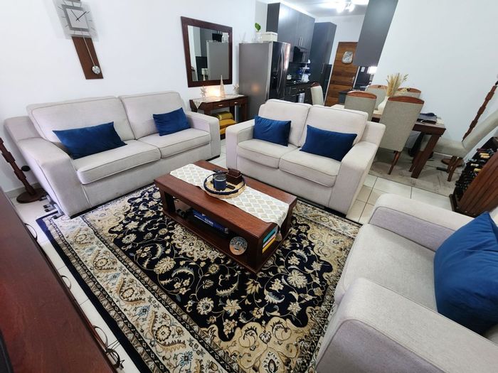 Ravenswood Apartment For Sale: 3 beds, private garden, gas kitchen, fiber ready.