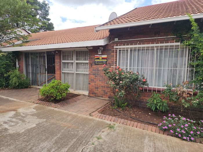For Sale: 3-Bedroom Townhouse in Boksburg South with communal grounds and ample space.