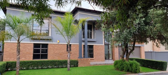 For Sale: House in Sunward Park with 4 en-suite bedrooms and triple garage.