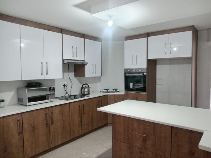 2-Bedroom House for Rent in Lakeview with Dining Room and Covered Parking.