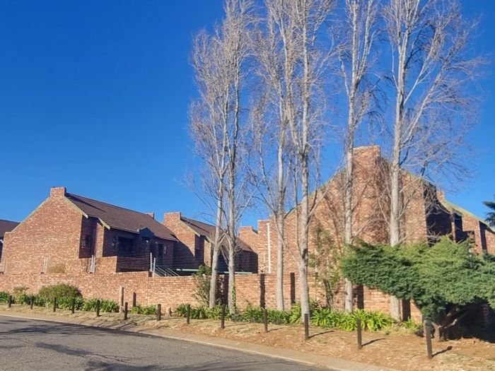 2-Bedroom Apartment for Sale in Langenhovenpark, secure complex near shopping centers.