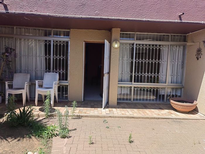 4-Bedroom Townhouse in Willows For Sale: Garden, Garage, Security Features, WiFi Ready.