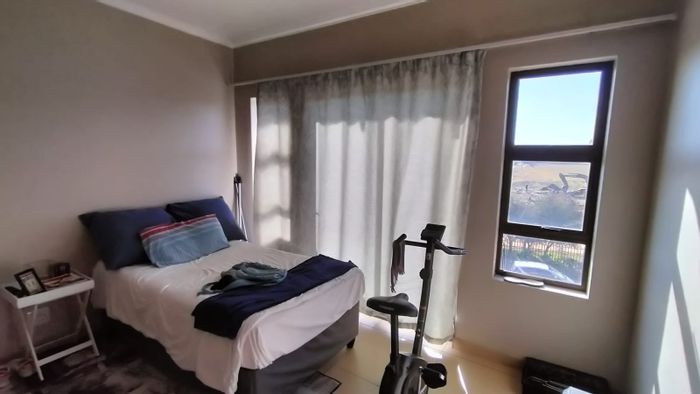 2-bedroom apartment for sale in Vredenhof Sh with covered parking and convenient amenities.