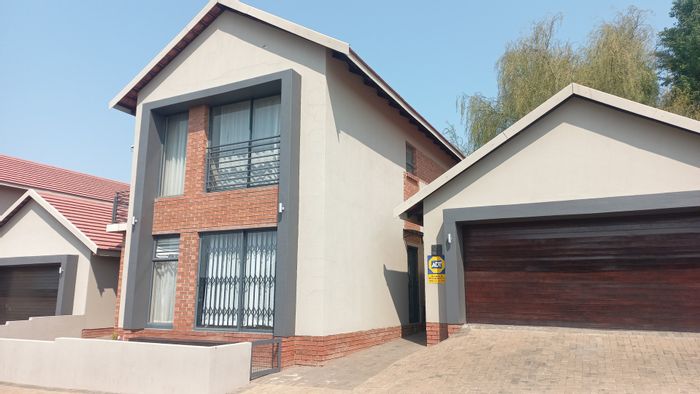 For Sale: Townhouse in Helicon Heights with 3 bedrooms, patio, and double garage.