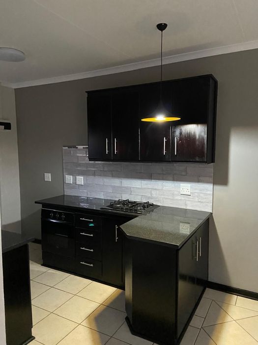 2-Bedroom Townhouse For Sale in Langenhovenpark with spacious kitchen and yard.