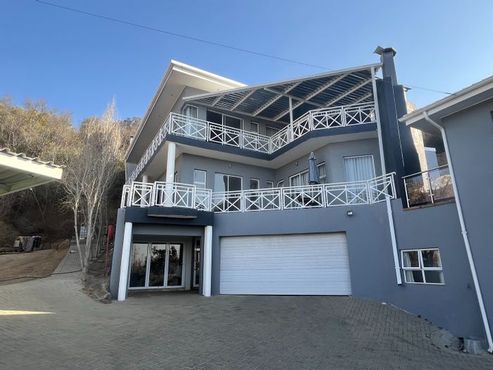 For Sale: House in Waverley with 4 bedrooms, 3 bathrooms, and balcony braai.