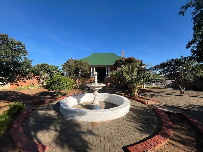 For Sale: Spacious 5-bedroom house in Navalsig with flatlet and large garden.