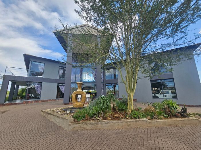 For Sale: House in Woodland Hills Wildlife Estate with pool, gym, and entertainment spaces.