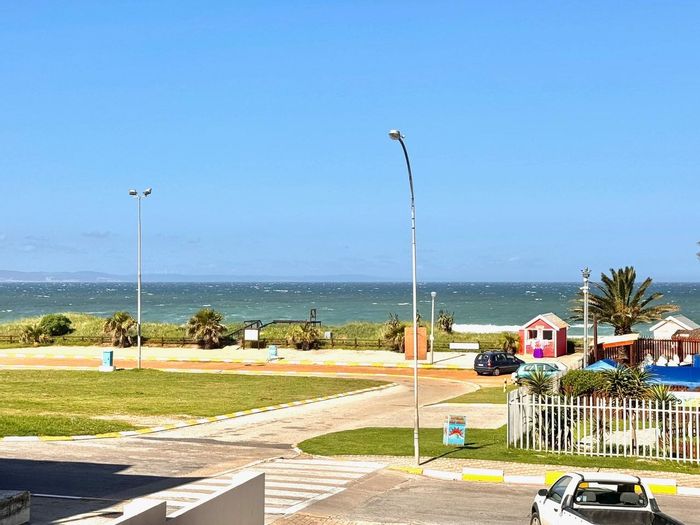 For Sale: Apartment in Jeffreys Bay Central with 3 bedrooms, balcony, and secure parking.